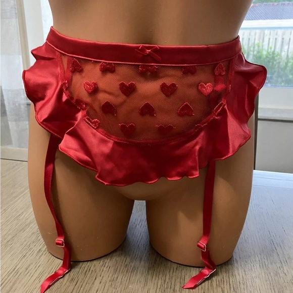 Victoria's Secret Dream Angels Red Embroidery Heart Garter Belt Skirt  XS/S NWT - Picture 4 of 5